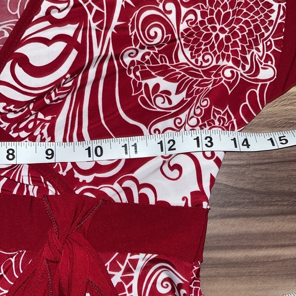 Red and white cap sleeve V-neck - Picture 3 of 8